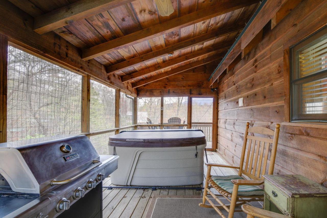 Smoky Mountains Cabin With Hot Tub, Deck And Views! Sevierville Exterior photo