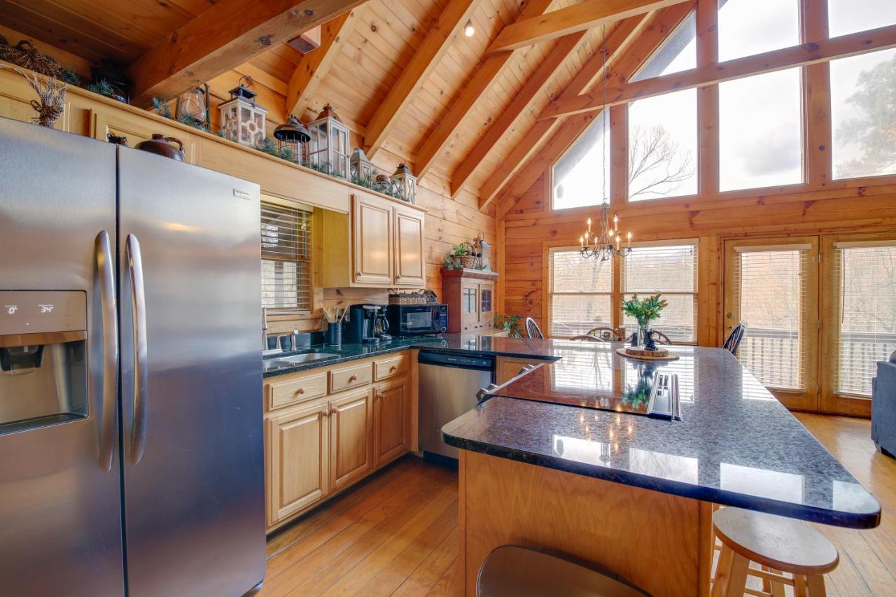 Smoky Mountains Cabin With Hot Tub, Deck And Views! Sevierville Exterior photo